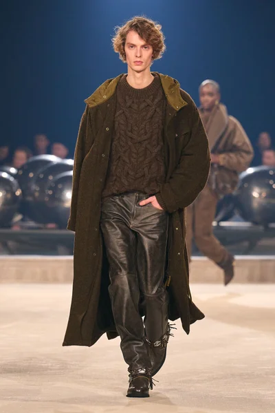 Look 7